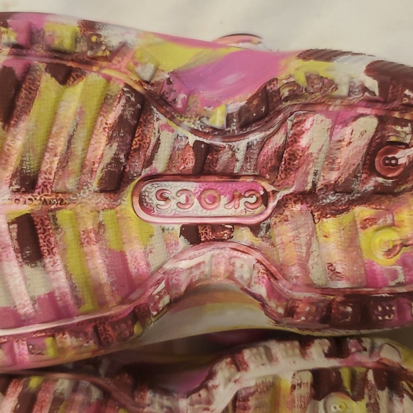 CROCS Pink and Yellow Sandals with Whimsical Design (31) - Picture 7 of 7